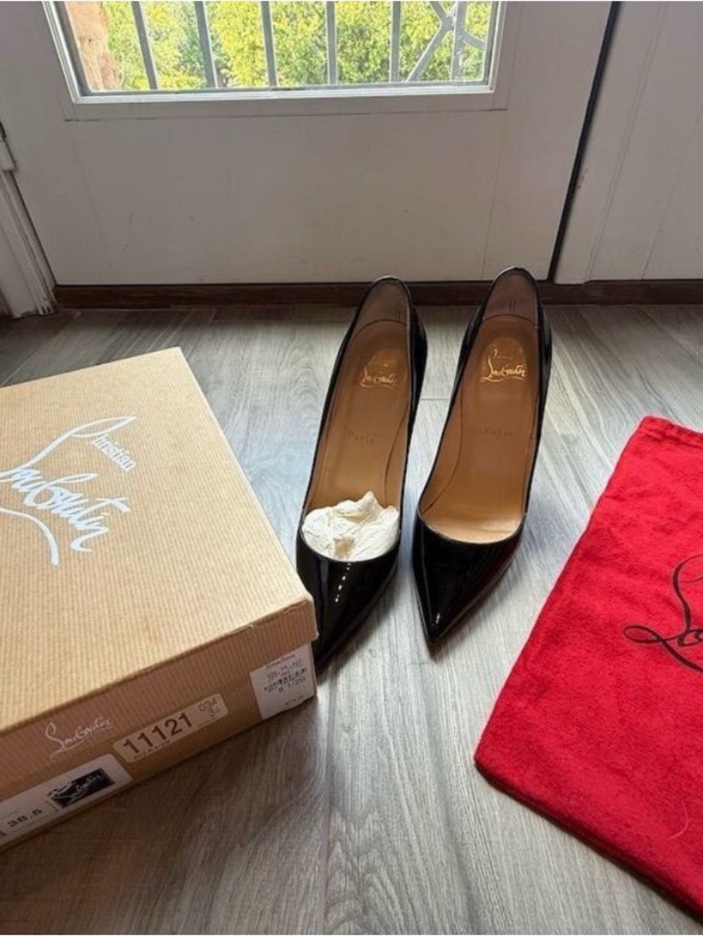 Christian Louboutin Black Patent Leather Pointed Toe Pumps Heels 38.5 Red Bottom - Picture 4 of 5